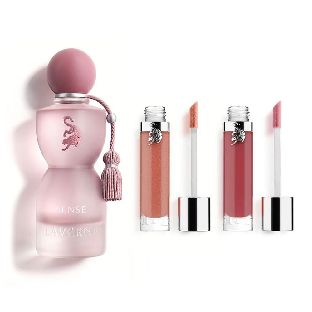سينس بيوتي - Sense Beauty
مجموعة من عطر "SENSE" وملمعي الشفاه "SAUDI LADY" و "REMEMBER ME" من لافيرن بيوتي. زجاجة عطر "SENSE" وردية فاتحة اللون وبتصميم منحني يشبه الساعة الرملية، وتتميز بغطاء كروي وردي وشراّبة (تاسل) وردية متدلية من عنق الزجاجة. على اليمين، تظهر عبوتا ملمع الشفاه الفضية مع فرشاتيهما المفتوحتين، إحداهما بلون خوخي (SAUDI LADY) والأخرى بلون توتي (REMEMBER ME).
